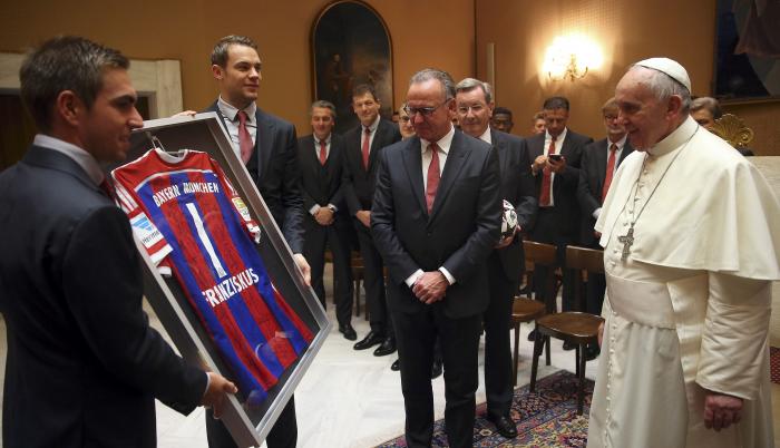 papa+Francisco+fútbol+subasta