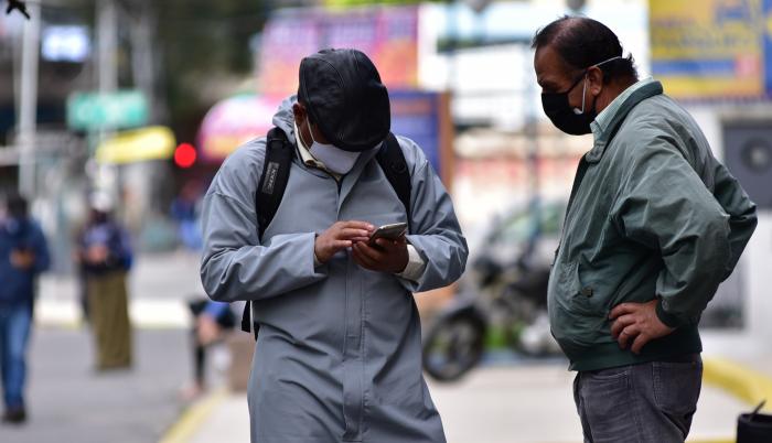 Los chats entre vecinos sirve para la denuncia de irregularidades.