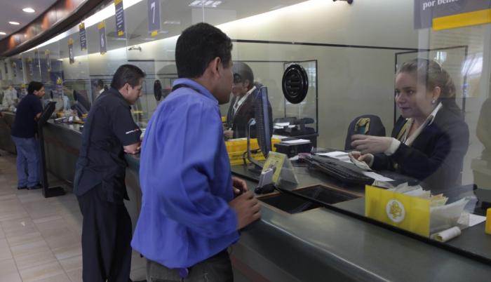 Bancos, atención de clientes.