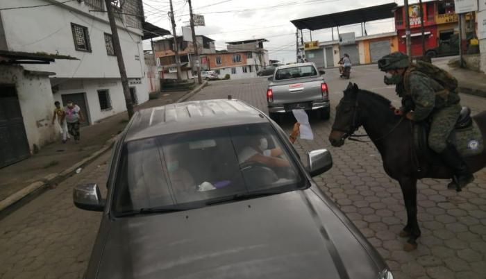 Los militares cumplen con controles en todo el país.