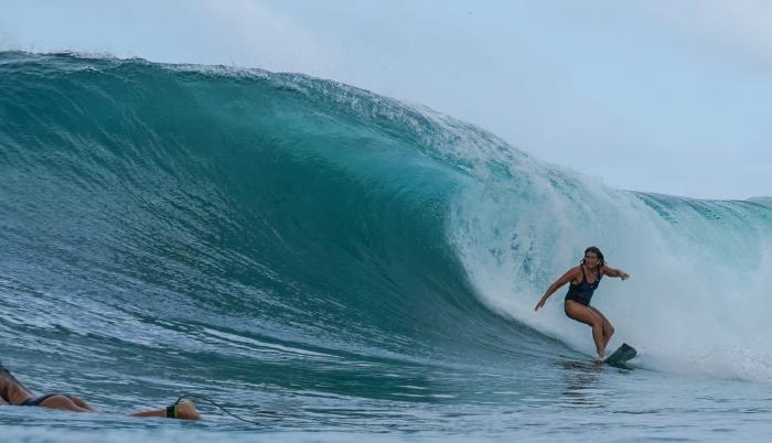 Mimi Barona surf Ecuador