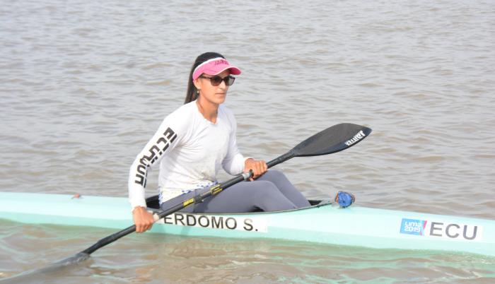 Stefanie Perdomo canotaje Ecuador becas Plan de Alto Rendimiento