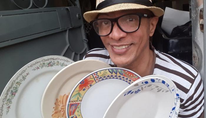 Farandulero Luis.
