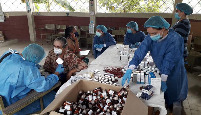 MEDICOS ATENDIERON A FAMILIA DE ESCASOS RECUSOS ECONOMICOS(1)