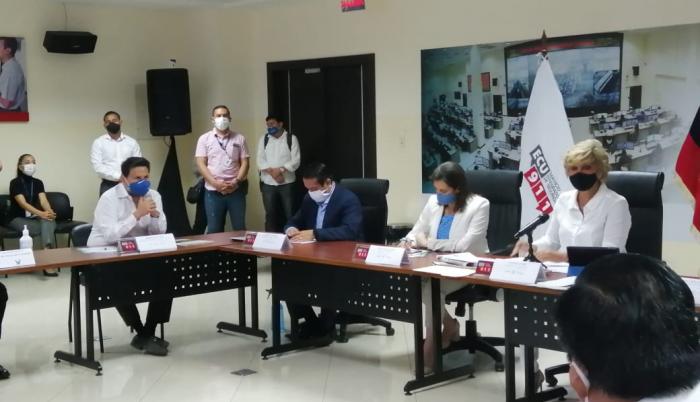 Cynthia Viteri reunión COE Nacional