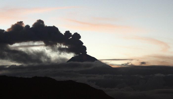 Volcán-Sangay-erupción-ceniza
