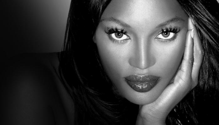 Naomi Campbell sigue siendo objeto de discriminación por su color de piel