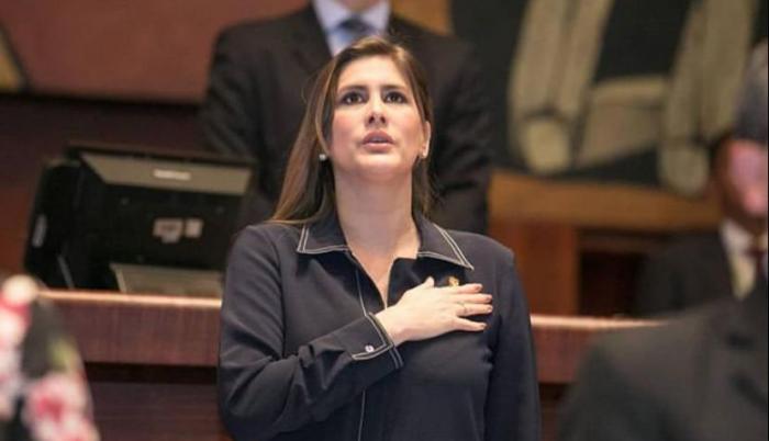 Cristina Reyes anuncia su precandidatura para las elecciones 2021.