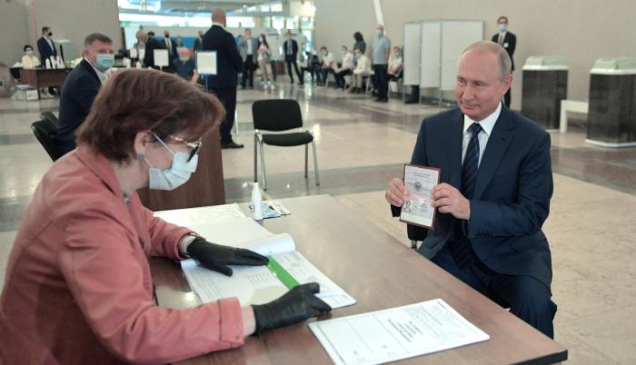 Moscú. Vladimir Putin se presentó a votar este miércoles. 4 de julio de 2020.