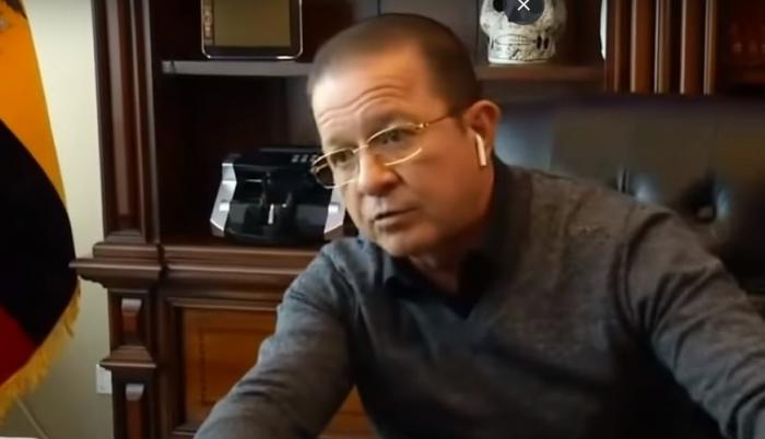 Luigi García en su despacho