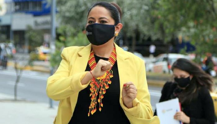 Paola pabon con mascarilla