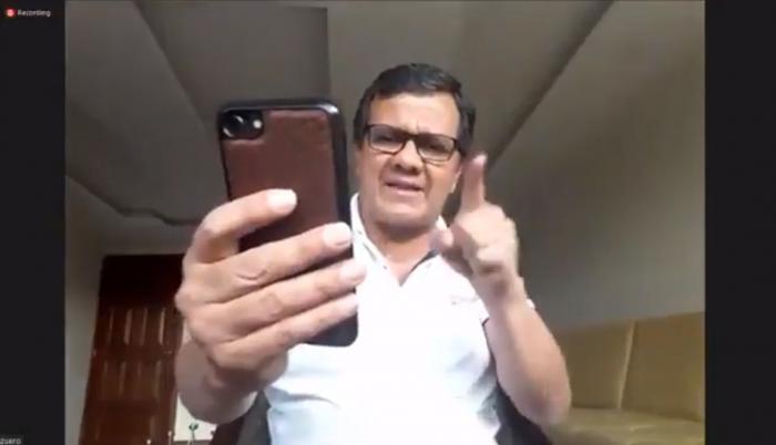 Eliseo Azuero amenaza con demandar al científico Santiago Ron