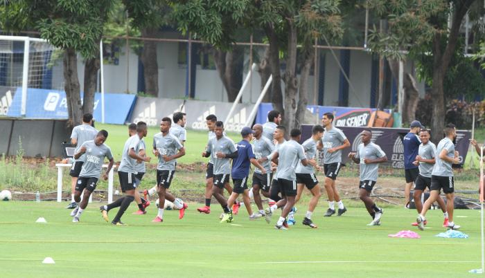 ENTRENAMINETO+Emelec+equipo+Completo