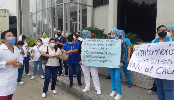 Plantón alumnos de medicina