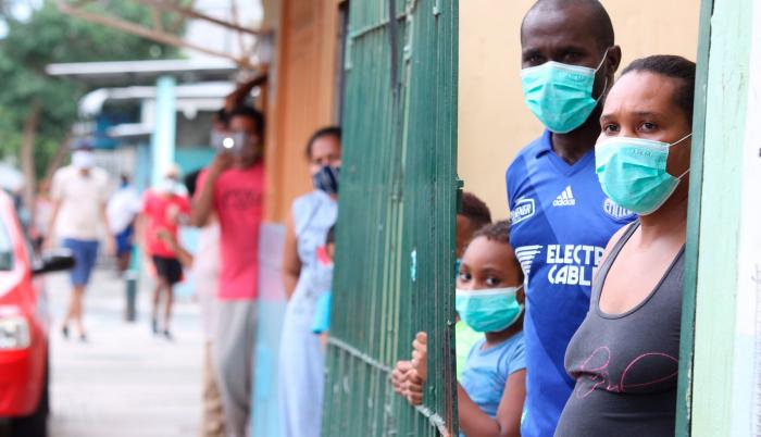202005americaEn la lista por provincias, Guayas sigue a la cabeza con 16.682 casos confirmados.s_ecuador_coronavirus
