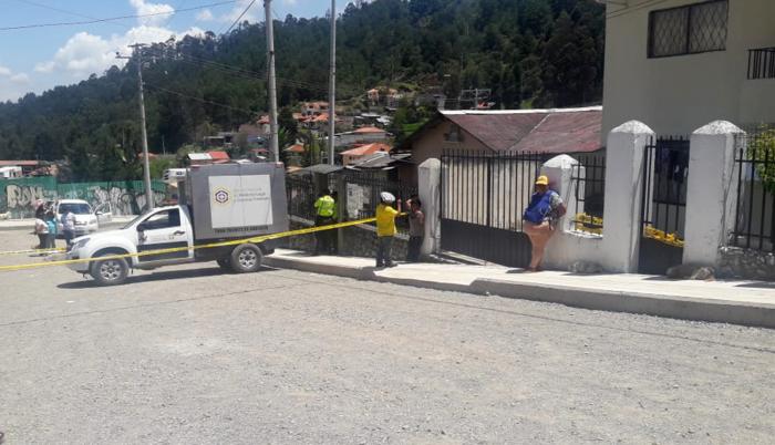 Autoridades invesigan si se trata de un asesinato, femicidio o robo con violación.