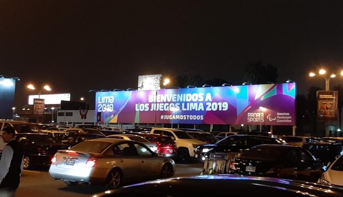 Cartel de bienvenida del evento en la capital peruana.