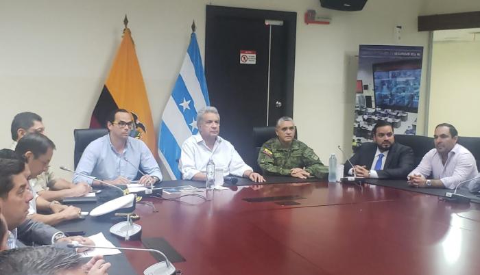 Rueda de prensa en la sala de crisis del ECU 911 de Samborondón.