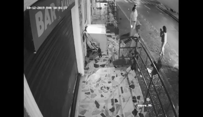 ¡Se aferró a su hijo y lo salvó de ser secuestrado!