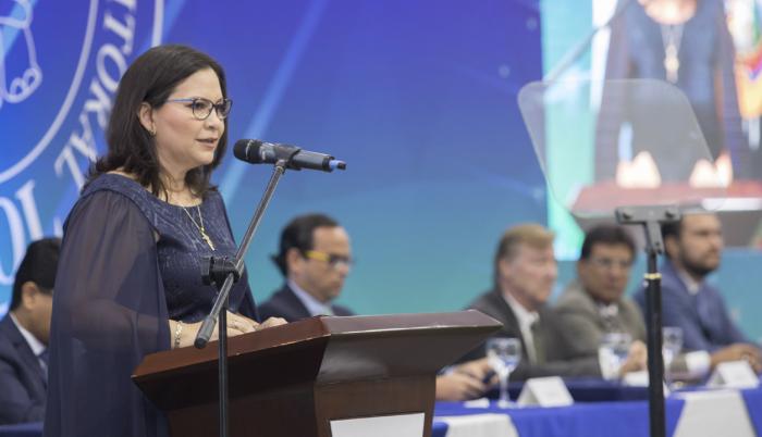 La rectora de la Espol, Cecilia Paredes, durante la sesión solemne de aniversario del 29 de octubre pasado.