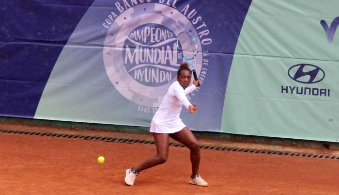 La tenista ecuatoriana Mell Reascos participa en el torneo IFT World Tennis Tour.