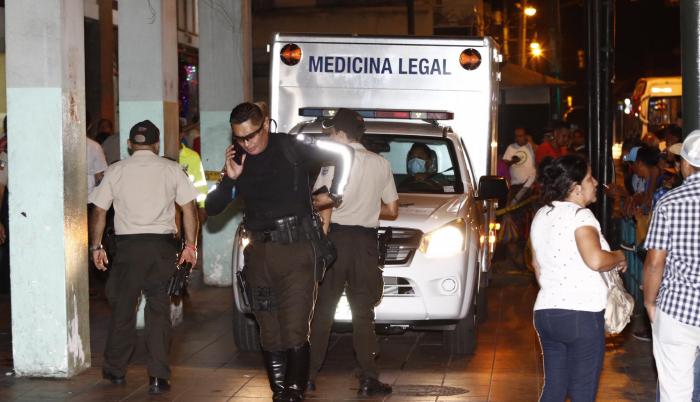 El cuerpo fue trasladado hasta el Laboratorio de Criminalística y Ciencias Forenses.