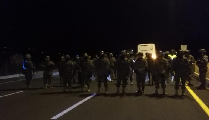 Los uniformados controlaban las protestas originadas por el paro nacional.