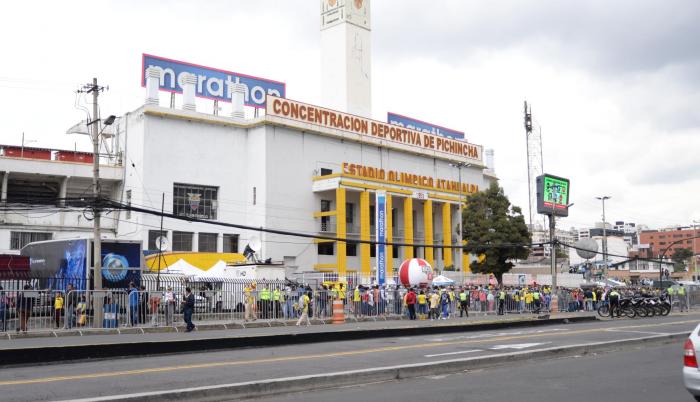 Exteriores el estadio Olímpico Atahualpa.