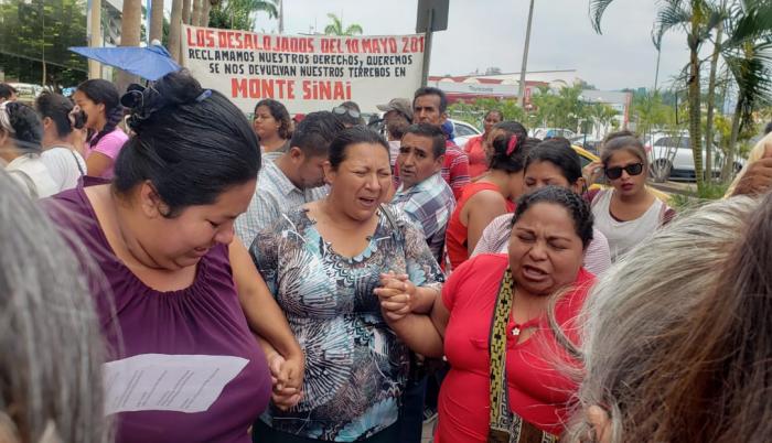 Habitantes piden que el Miduvi legalice alrededor de 28 mil familias que viven en el sector.