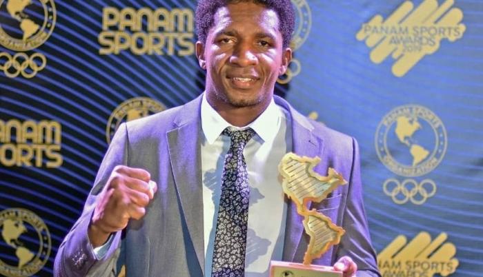 El viernes, el pugilista recibió la condecoración a los Valores Deportivos entregada por Panam Sports, en una ceremonia realizada en Estados Unidos.
