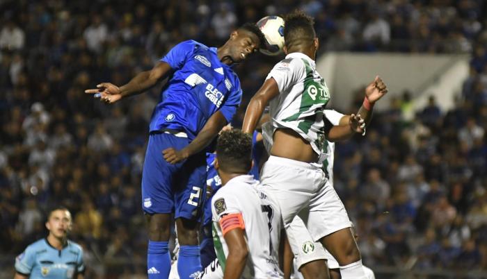 Emelec y América terminaron el encuentro con dos tantos por cada equipo.