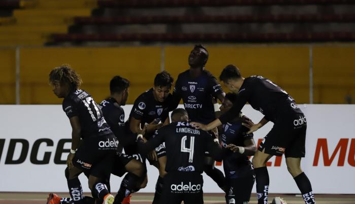 Festejo. Los jugadores de Independiente celebran uno de los goles marcados en la Copa Sudamericana. (Foto: Gustavo Guamán / Expreso)