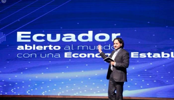 El ministro de Telecomunicaciones, Andrés Michelena, expone el proyecto Ecuador Digital.