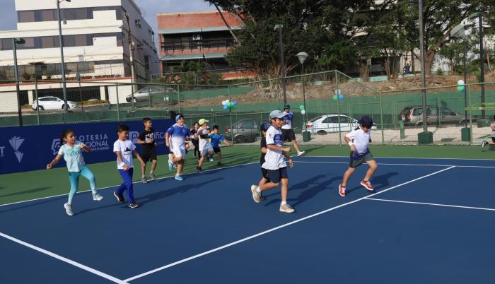 En la ceremonia de estreno de las canchas estuvieron presentes íconos del tenis nacional como Miguel Olvera Mora, Andrés Gómez Santos y Raúl Viver Cucalón.