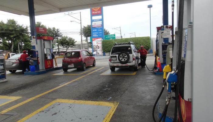 Estación. En mayo el precio de la gasolina súper fue de 2,99 dólares, mientras que en abril fue de $ 2,69.