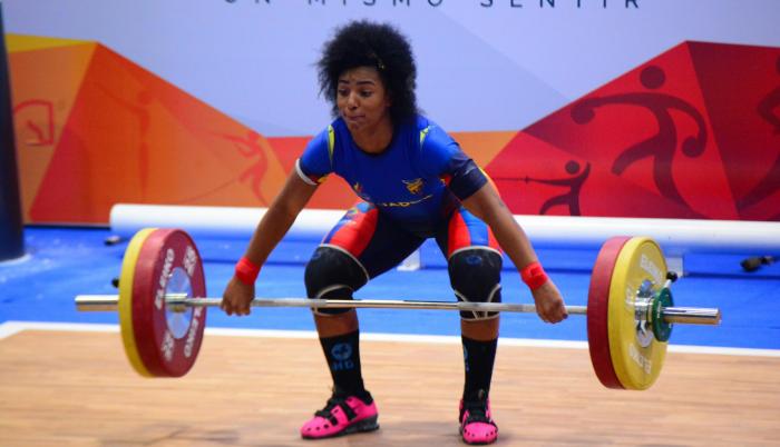 Tamara Salazar, pesista ecuatoriana, vicecampeona mundial en los Juegos Sudamericanos.