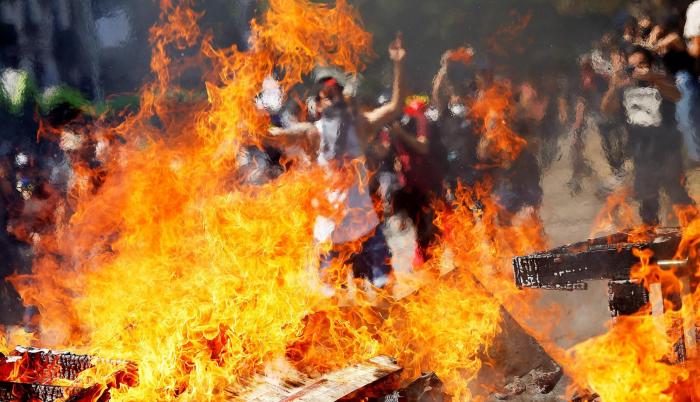 La convocatoria de las protestas a través de redes sociales, en algunos países, ha resultado fundamental para lograr mostrar al mundo el descontento global de la sociedad.