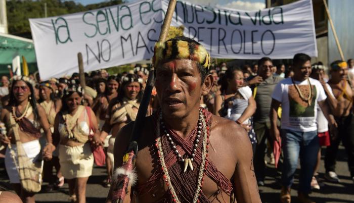 Waoranis marchan en el Puyo este 26 de abril de 2019.