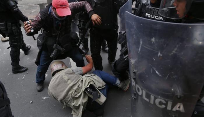 Acto. La prensa en el paro fue agredida tanto por policías y manifestantes