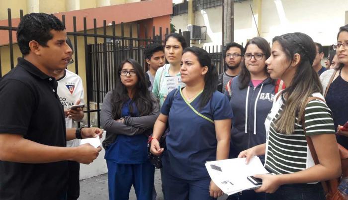 Los estudiantes de Medicina conocieron sobre la revocatoria de la medida cautelar.