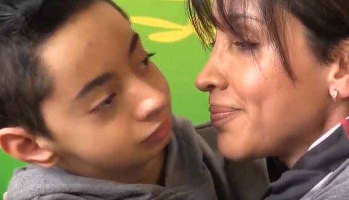 Una madre ayuda a su David a luchar contra un Goliat de la salud