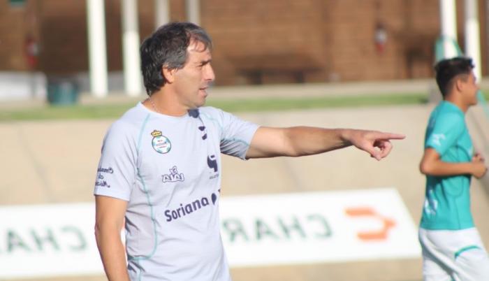 Referencial. El técnico uruguayo dirigió su primera práctica en el Santos Laguna de México.