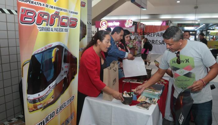 Feria “Un día en los cantones” se realiza en el patio de comidas de la Terminal Terrestre de Guayaquil.