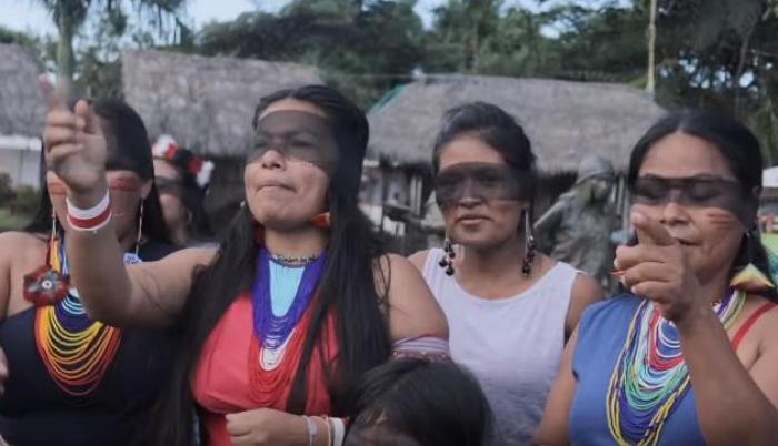 Mujeres de nacionalidades kichwa, shuar, waorani, achuar y shiwiar replicaron el performance del colectivo interdisciplinario chileno LasTesis.