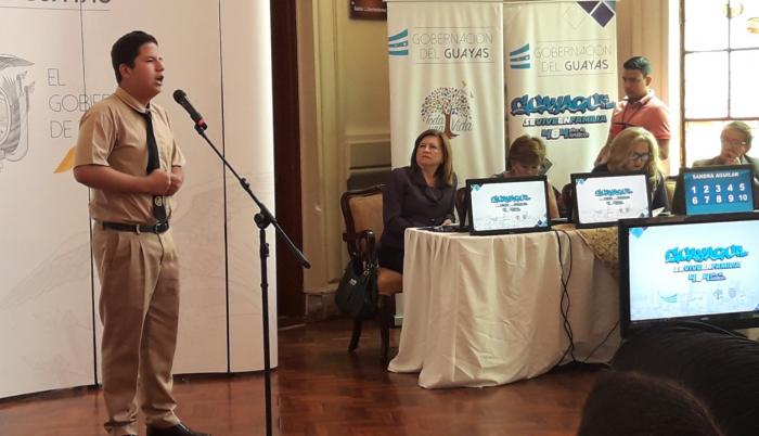 Diego Yánez, del colegio Vicente Rocafuerte, obtuvo el primer lugar en el concurso de oratoria.