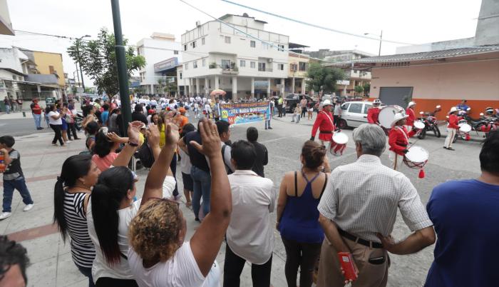 Por primera vez, el desfile por la Independencia de Guayaquil se tomó la avenida Víctor Hugo Briones e Ismael Pérez Pazmiño, en el barrio Garay.