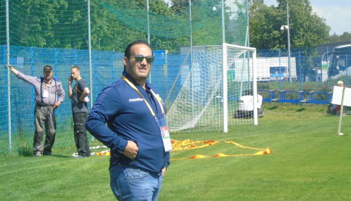 Francisco Egas, presidente de la Ecuafútbol observa los entrenamientos de la selección Sub-20.