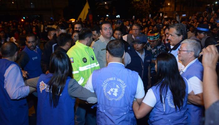 Los uniformados, que permanecieron en el Ágora de la Casa de la Cultura por casi diez horas, fueron recibidos por las principales autoridades de la Defensoría del Pueblo y un grupo de funcionarios del Sistema de Naciones Unidas.