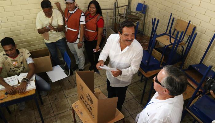 Legado. A la jornada de ayer, el alcalde Jaime Nebot acudió con una comitiva de funcionarios y candidatos.