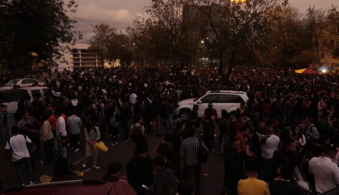 Hubo incidentes por tratar de ingresar a la Universidad Central del Ecuador, en Quito, para un evento musical.